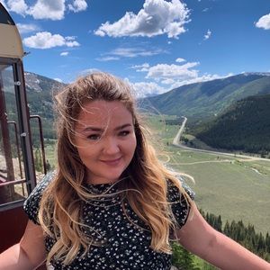 Meet your Posher, Abbey